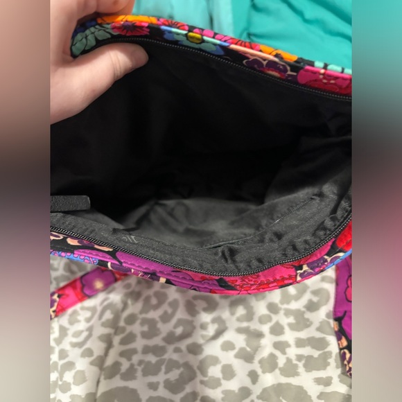 Large Vera Bradley crossbody - Picture 3 of 3